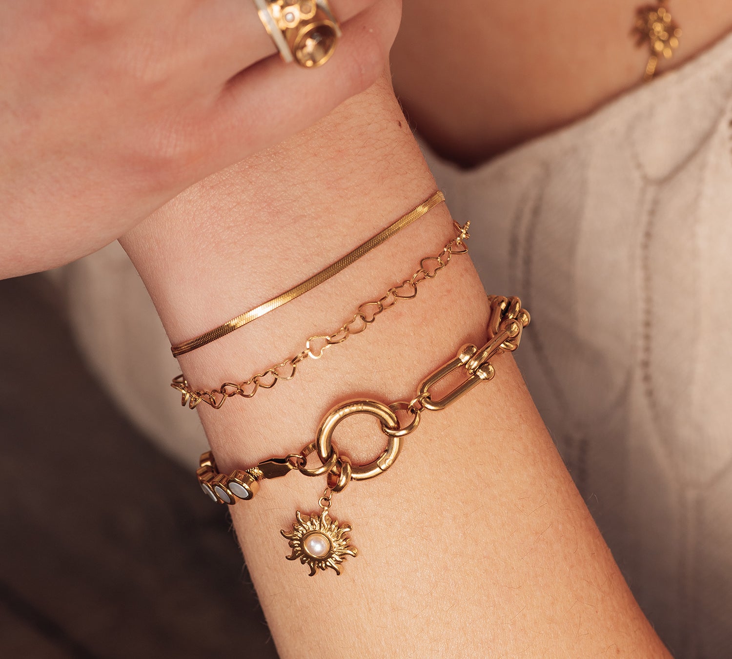 iXXXi Connect Charm Sunlight