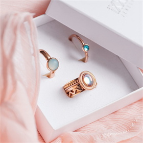 Bild von Dahlia Delight zusammengesetzte ring set