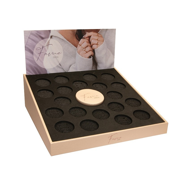 Product image 1 of Display angled for Fame collection