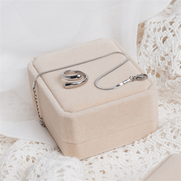 Product image 1 of Pure Radiance Sieraden Set